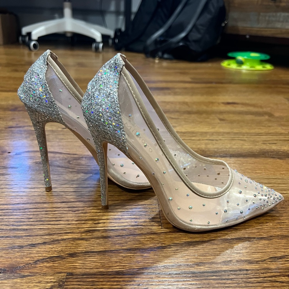Amazon Heels - Picture 6 of 10